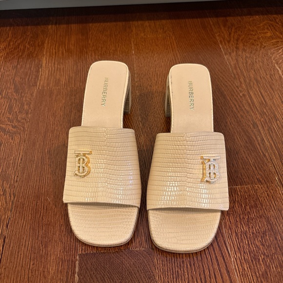 Authentic BURBERRY Winnie Embossed TB Monogram Slides! BRAND NEW! With dust bags - Picture 2 of 7